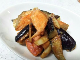 ご飯がすすむ～鮭となすの味噌炒め