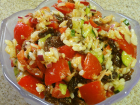 クルミとレーズンのライスサラダ