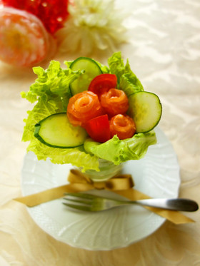 スモークサーモンのグラスブーケサラダ