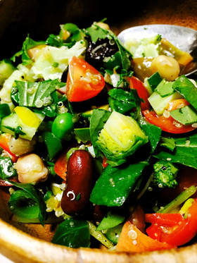 キヌアと豆のチョップドサラダ