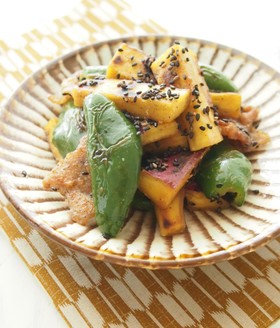 カリカリ豚肉とさつま芋の味噌ポンマリネ