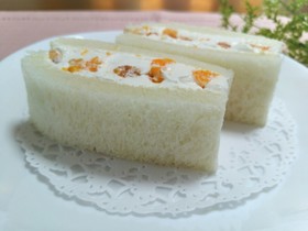 季節限定！フレッシュみかんのサンドイッチ