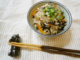 ひじきときのこの炊き込みごはん