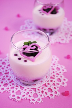 ブルーベリーハートのレアチーズケーキ