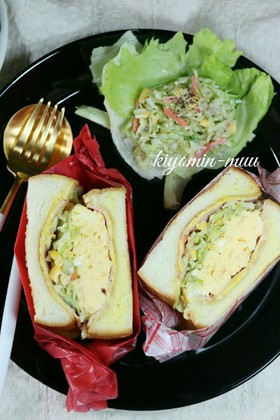 たまごとコールスローのサンドイッチ