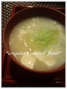 えのきと絹豆腐の味噌汁