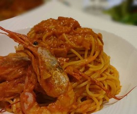 鉄板！有頭海老のトマトクリームパスタ