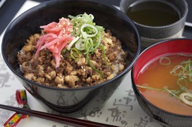 松阪牛と豆腐のダブルそぼろ丼