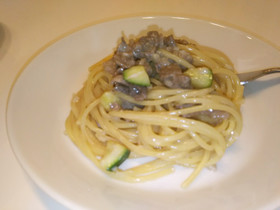 牛肉とズッキーニのクリームパスタ