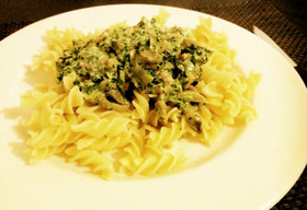 ベーコンとほうれん草のクリームパスタ