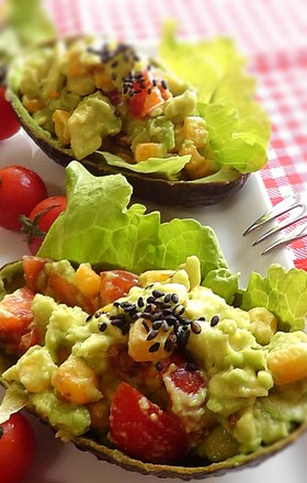 アボガドのお洒落なカップサラダ