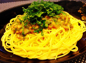 パッと出来る♬めかぶとなめ茸の納豆パスタ