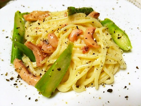 イカの塩辛とアスパラの生クリームパスタ♡