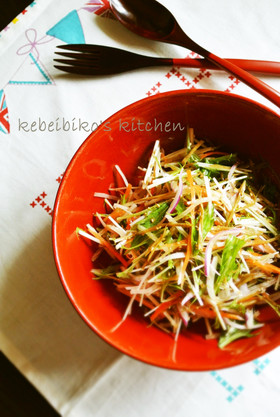 ごぼうのきんぴらの彩り野菜和え