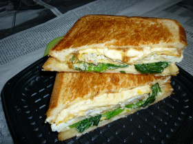 釜揚げシラス入りポパイ･ホットサンド