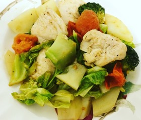 鶏肉と野菜のアンチョビガーリックソテー