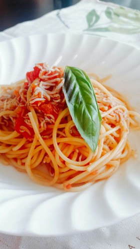 しらすたっぷりトマトソースパスタ