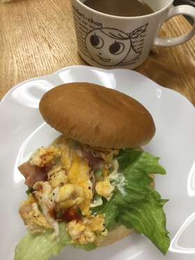 ハンバーガー(スクランブルエッグ)
