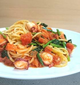 タコとアンチョビが絶妙！なトマトパスタ♪