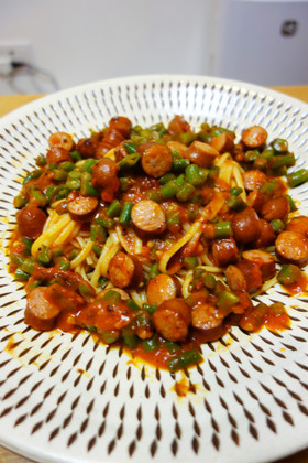 ソーセージとインゲン豆のトマトパスタ