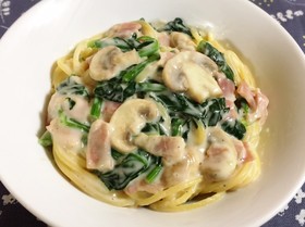 法蓮草とベーコンの柚子胡椒クリームパスタ