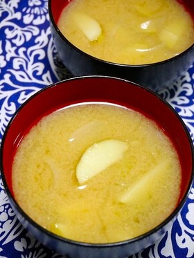 簡単！皮ごと新じゃが味噌汁