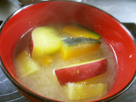 さつまいもとかぼちゃのお味噌汁