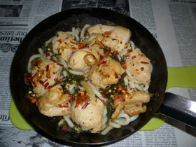 あかもく+若鶏胸肉たっぷりの焼きうどん