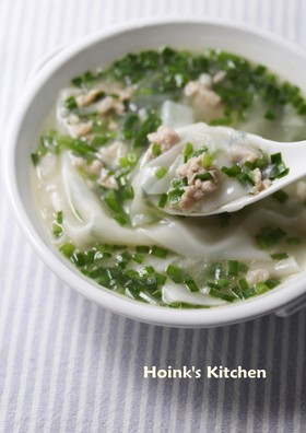 にらとひき肉のざくざくワンタンスープ