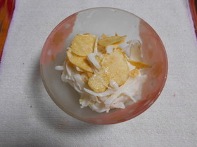 コンソメポテチと新タマネギのサラダ