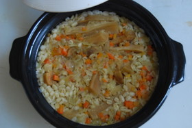 ソフリットと大根の炊きこみ麦飯