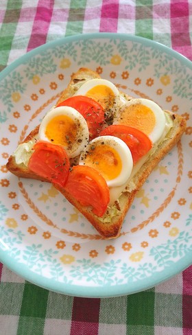 ＊トマトとゆで卵のマヨチーズトースト＊