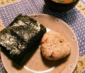 ☆簡単弁当☆梅しそおかかのもち麦おにぎり