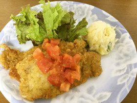 ミラノ風カツレツ、トマトソースのせ