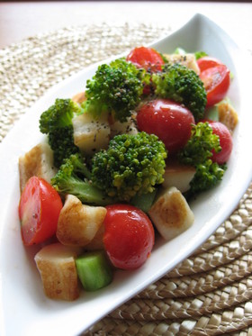 焼きはんぺんとブロッコリーのサラダ