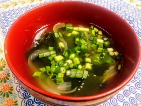☆５分で完成☆新玉葱とわかめの中華スープ