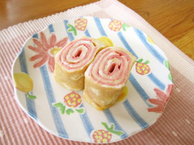 ピンクが可愛い♪ハムくるくる卵焼き