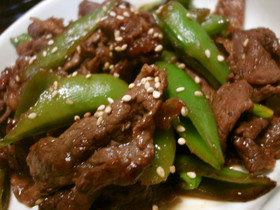 スナップエンドウと牛肉の焼き肉のタレ炒め