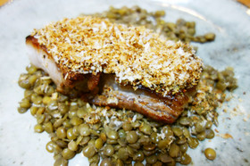 豚バラブロックのパン粉焼き、レンズ豆添え