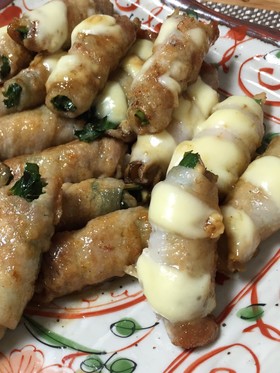 ニラと舞茸でうまうま♡チーズ豚バラ巻