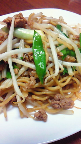 シャキシャキもやしのそぼろ醤油焼きそば