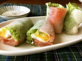 簡単巻くだけ！生春巻きでシーザーサラダ