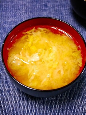 ヘルシー！たっぷりツナキャベツ味噌汁