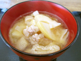 たけのこと鶏皮のお味噌汁