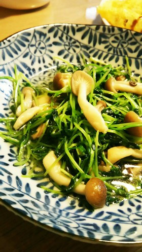 簡単節約時短☆豆苗としめじのさっと炒め☆