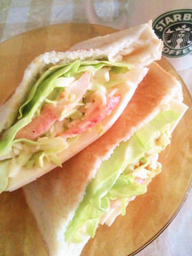 キャベツとカニカマのデリ風タルタルサンド