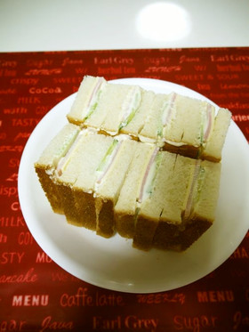 シャキシャキ胡瓜のハムチーズサンド♪