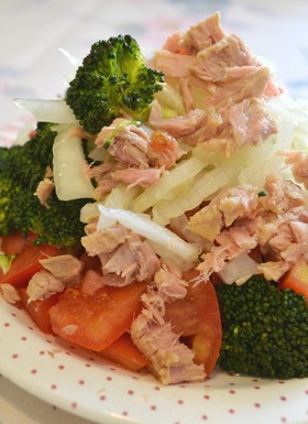 ブロッコリーと新玉ねぎのサラダ