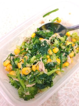 レンジで簡単♪ほうれん草たっぷりサラダ♪