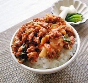 簡単！豚ひき肉のキムチ丼